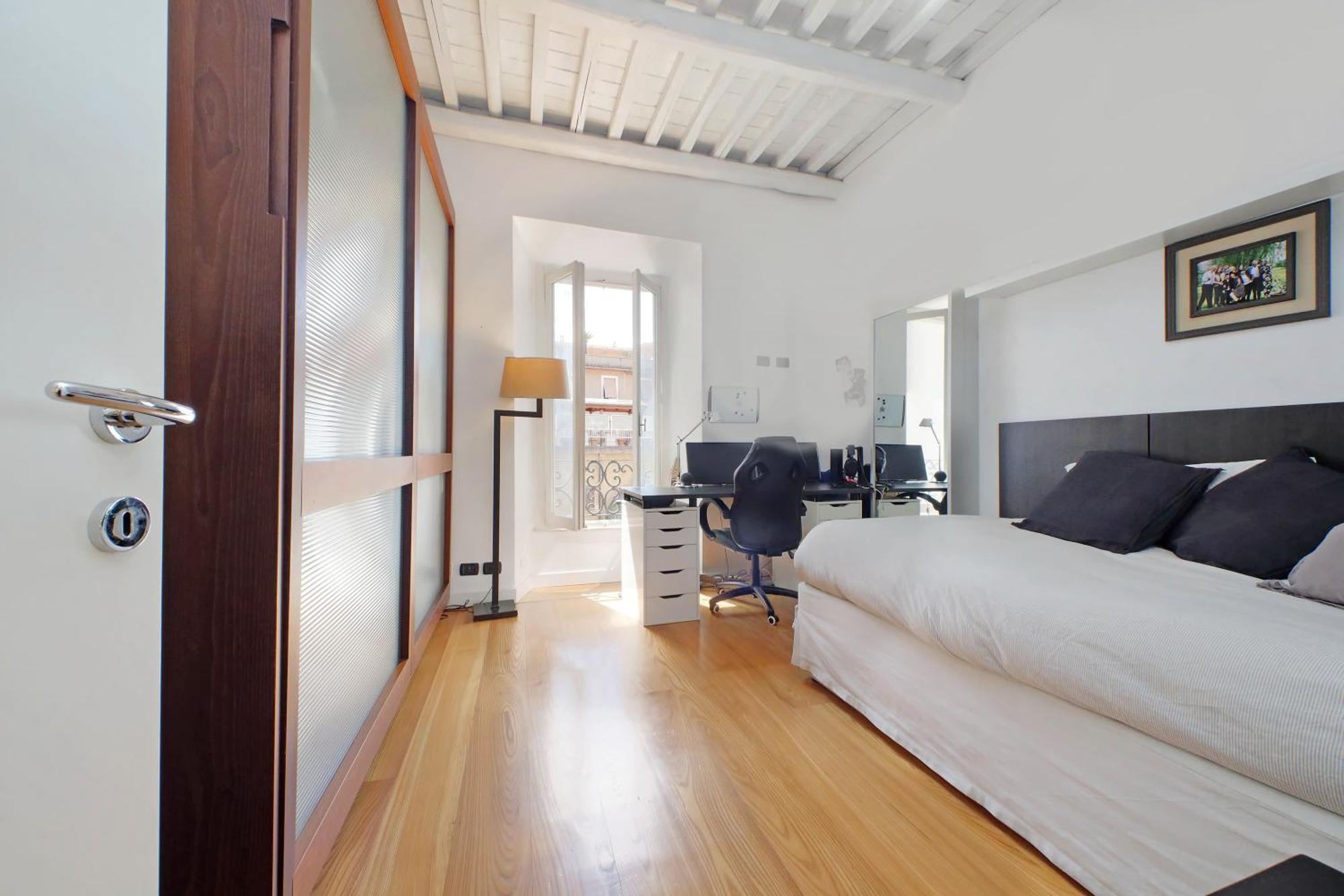 Apartment Pantheon With Secret Terrace